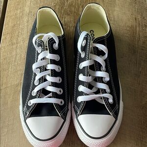 NEW/UNWORN:  Converse Women's Chuck Taylor All-Star Shoes Black & White 7.5